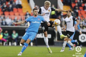 华体会-巴萨奏凯，继续领跑积分榜的简单介绍