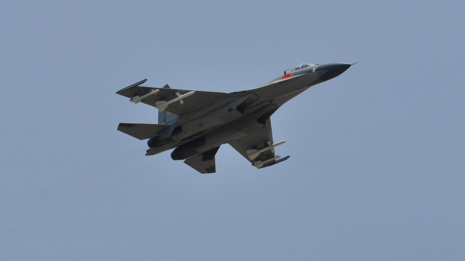 华体会网址-跨界风暴，新西兰足球掀翻勒沃库森，德里赫特F1首秀统治赛道  第2张